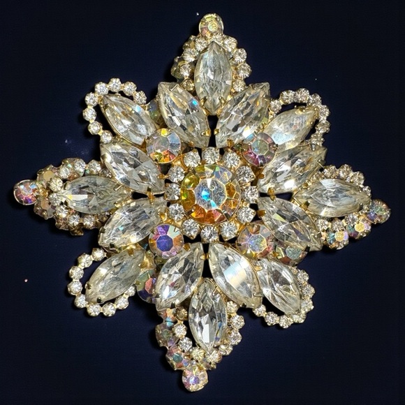 Verified JULIANA DeLizza & Elster Aurora Borealis
Rhinestone Brooch, Vintage - Picture 2 of 11